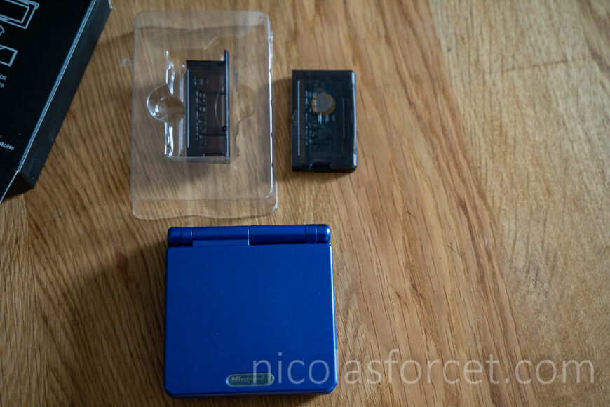 EZ Flash Omega et console GBA SP bleue